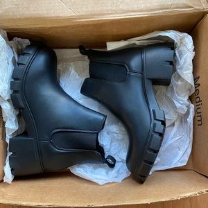 NEW W/out tags STEVE MADDEN ankle BOOTS utility stack heel thick sole slip on